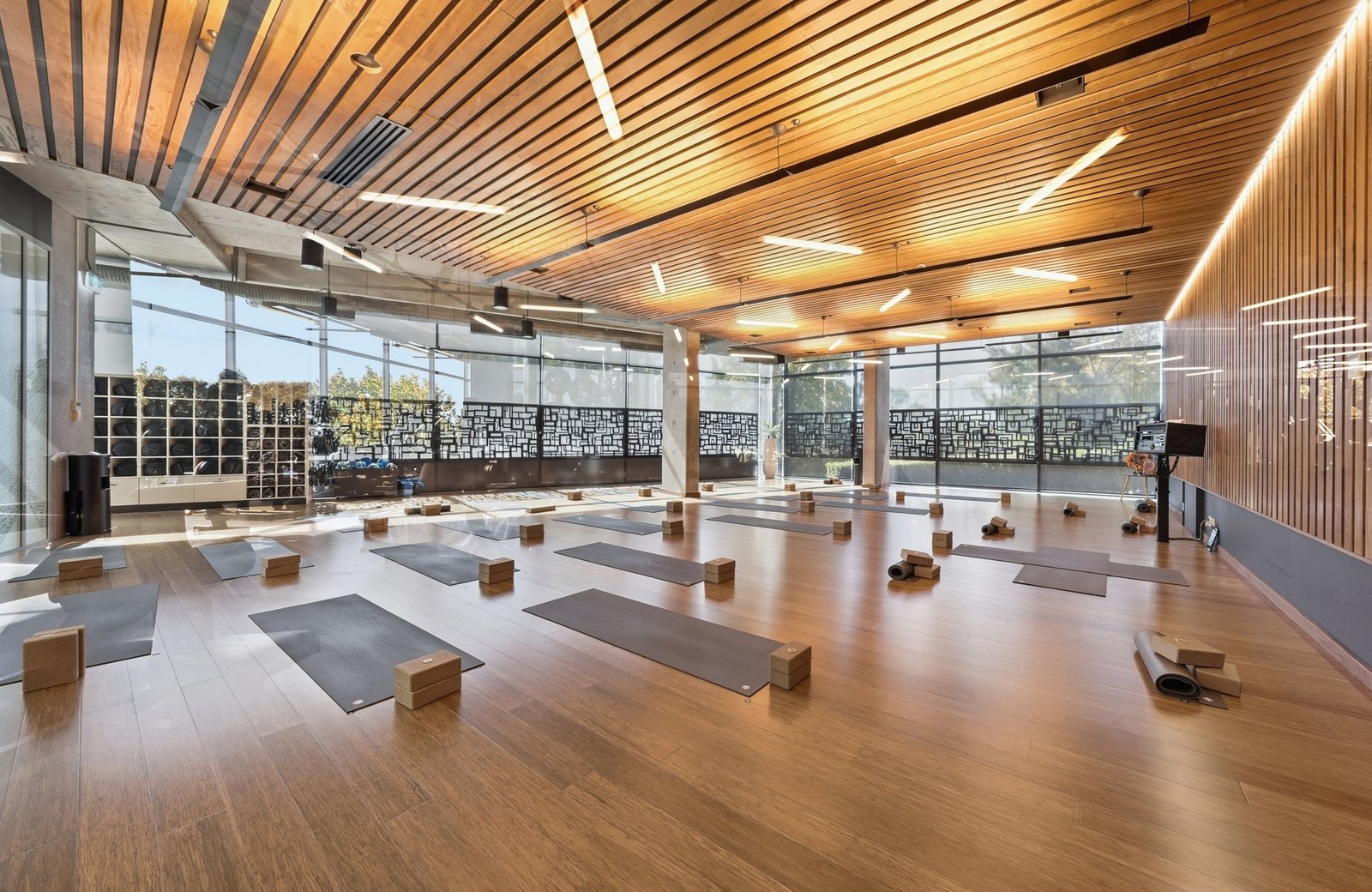 114 Virgin Active Gy/2-8 Brookhollow Avenue NORWEST 9