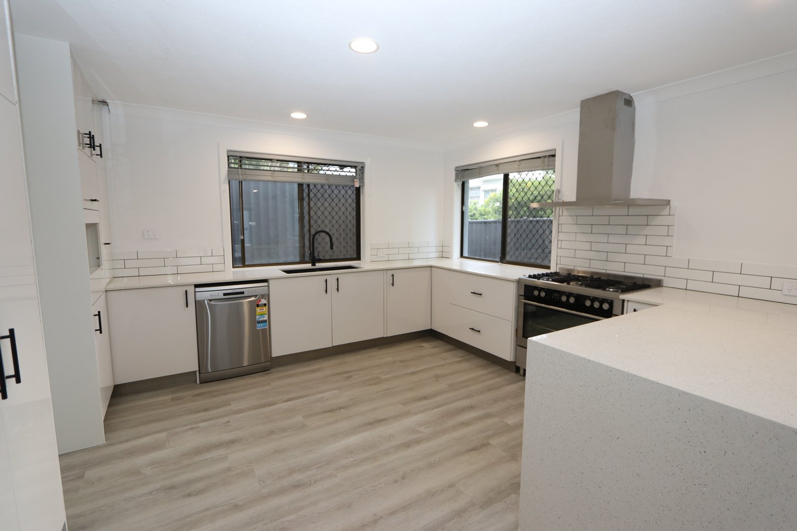 1/140 Eugaree Street SOUTHPORT 4