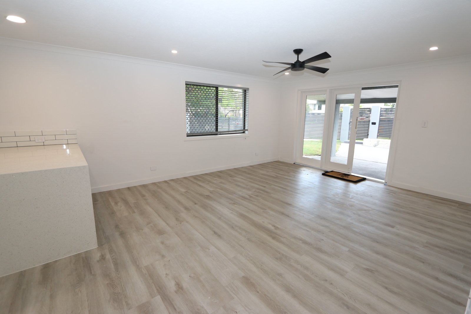 1/140 Eugaree Street SOUTHPORT 5