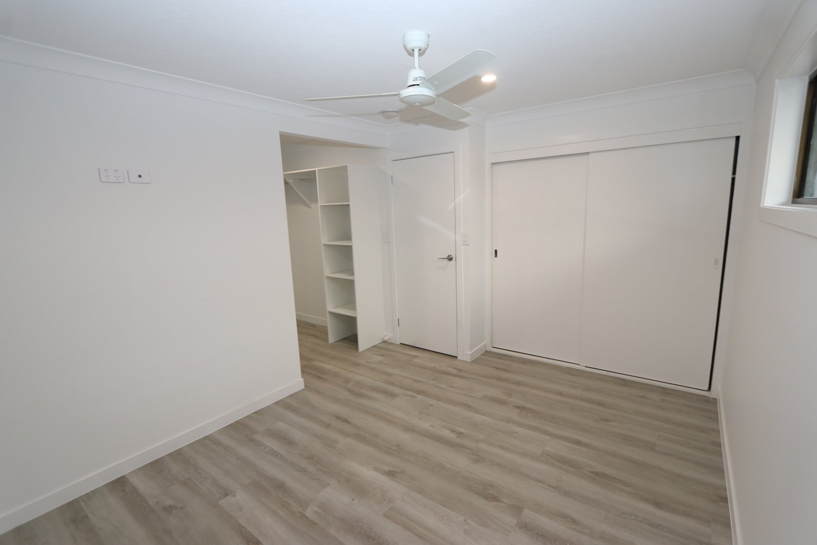 1/140 Eugaree Street SOUTHPORT 6