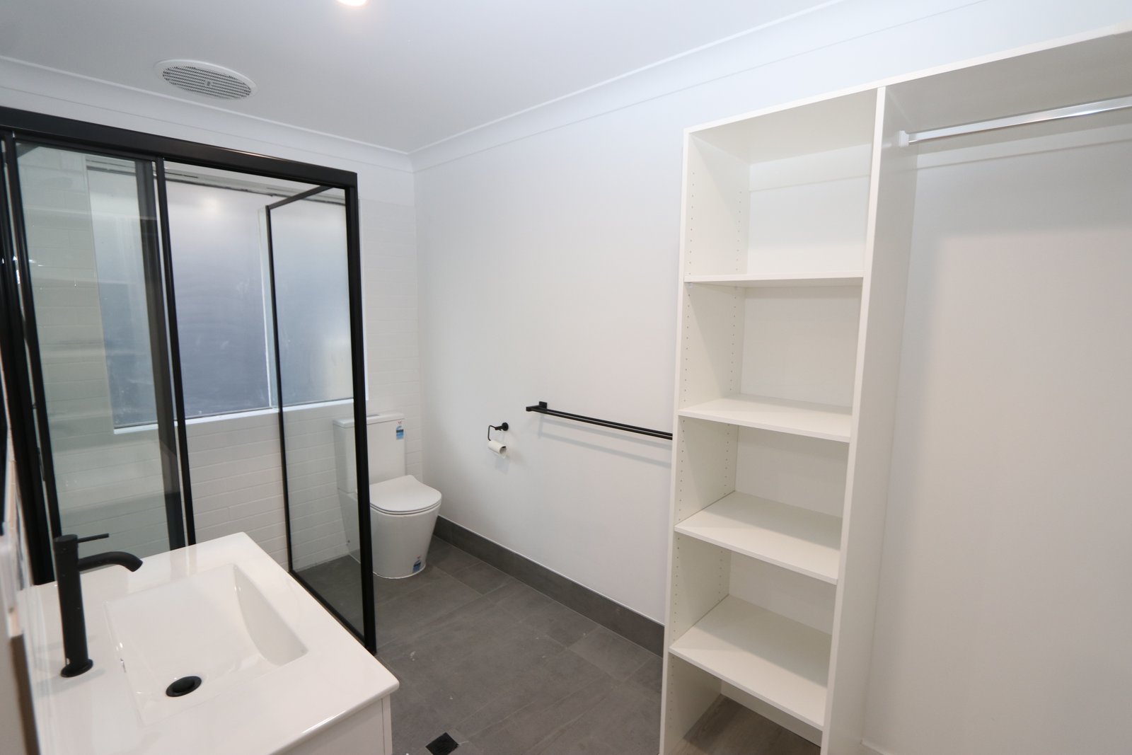 1/140 Eugaree Street SOUTHPORT 8