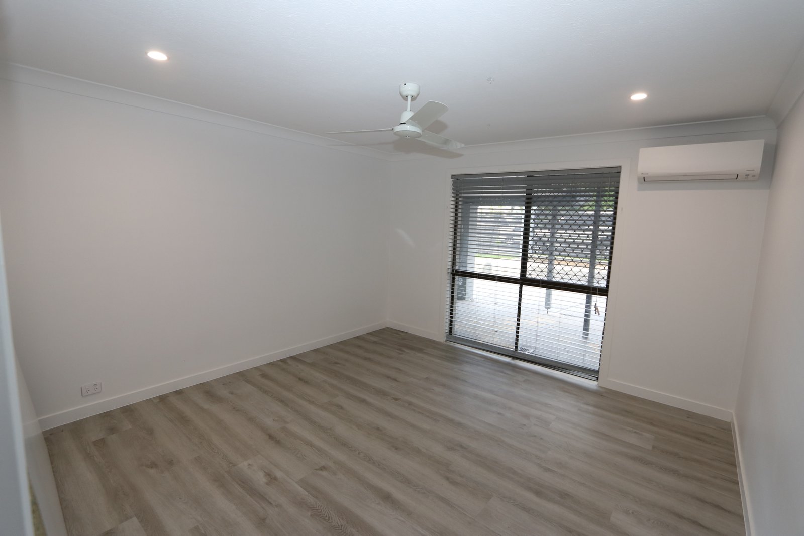 1/140 Eugaree Street SOUTHPORT 10