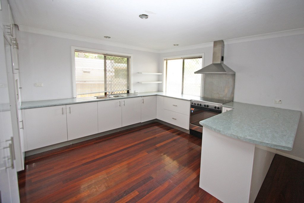 1/140 Eugaree Street SOUTHPORT 4