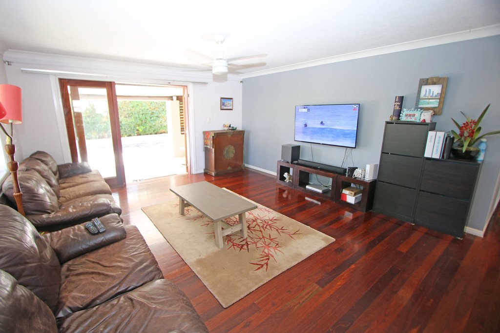 1/140 Eugaree Street SOUTHPORT 5