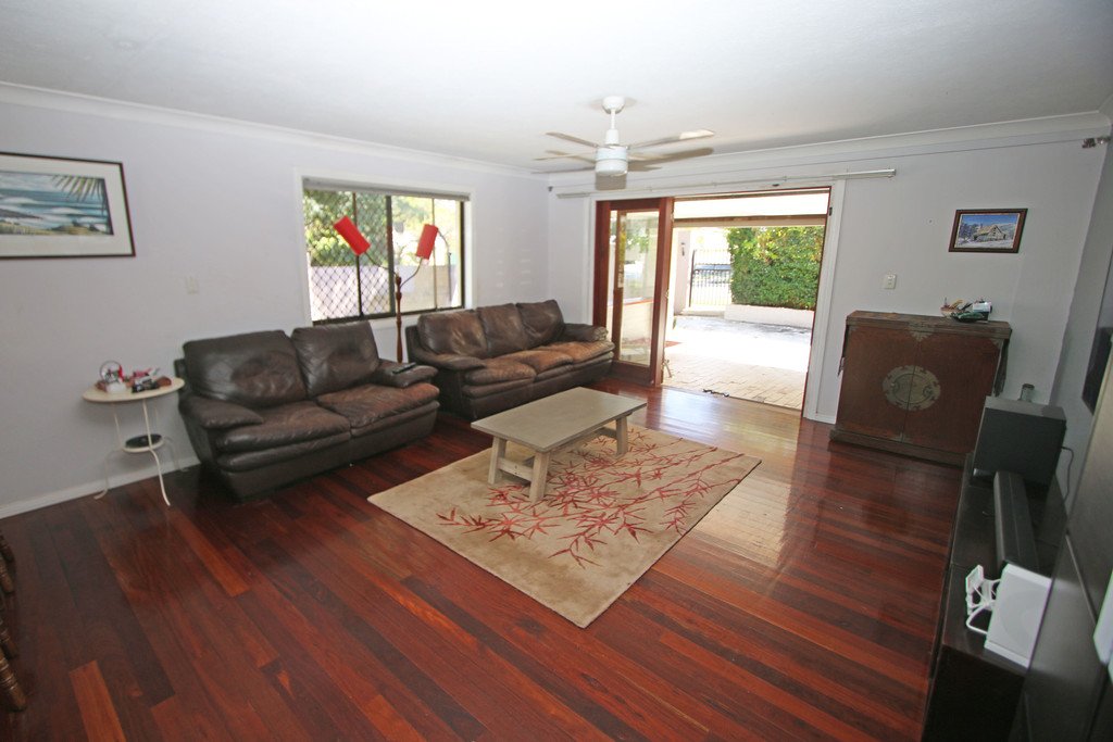 1/140 Eugaree Street SOUTHPORT 6