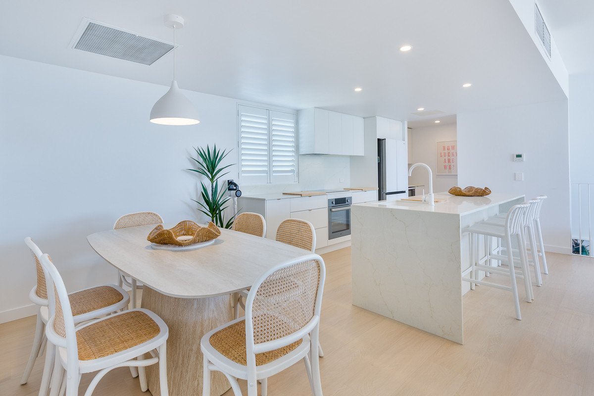 1140/1 Ocean Street BURLEIGH HEADS 1