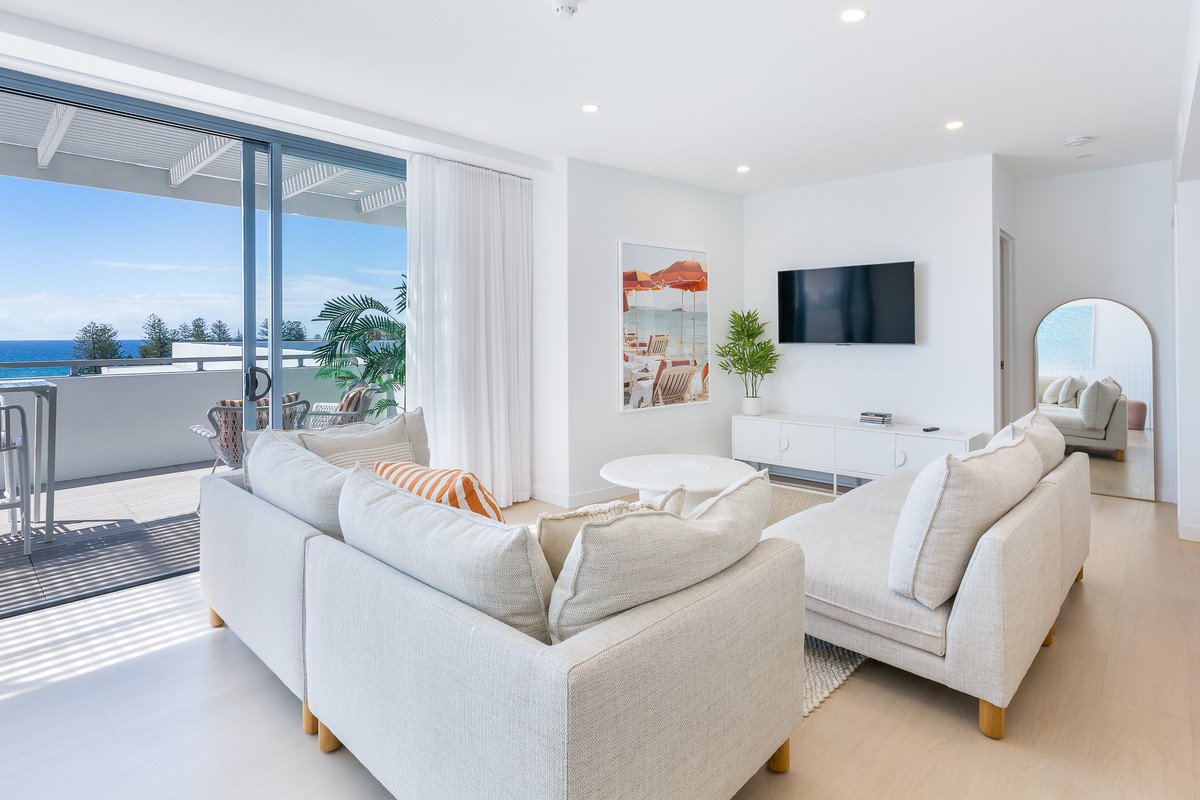 1140/1 Ocean Street BURLEIGH HEADS 4