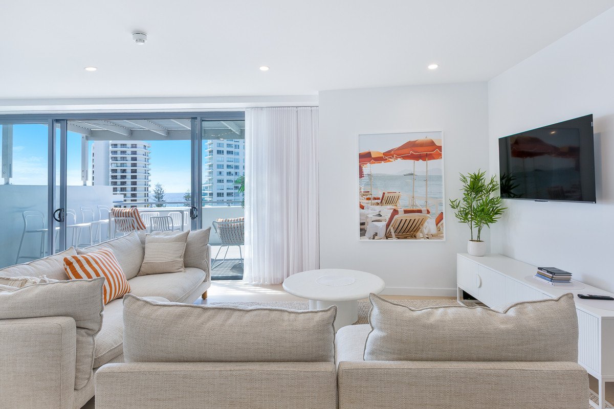 1140/1 Ocean Street BURLEIGH HEADS 11