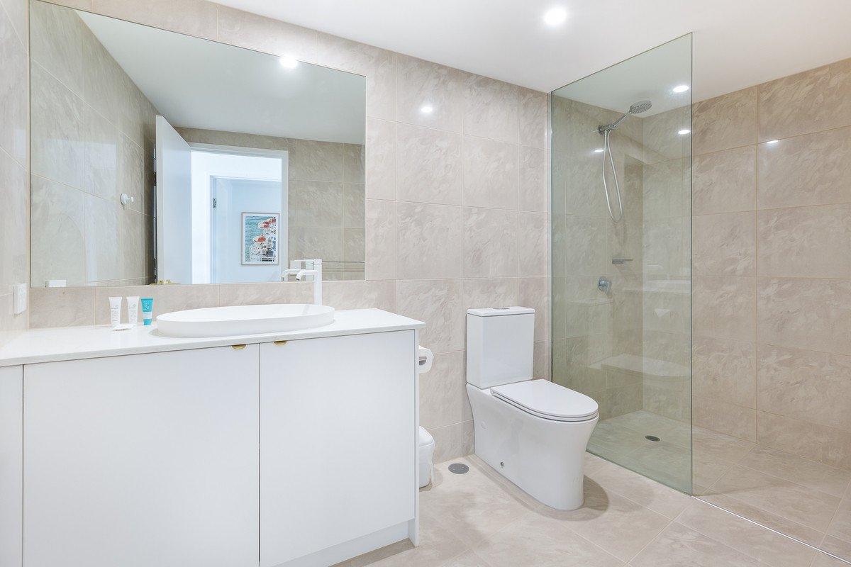 1140/1 Ocean Street BURLEIGH HEADS 18