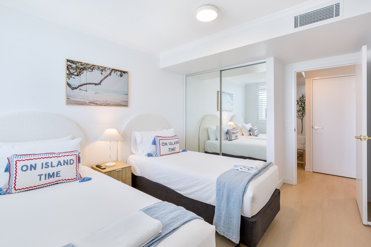 1140/1 Ocean Street BURLEIGH HEADS 23