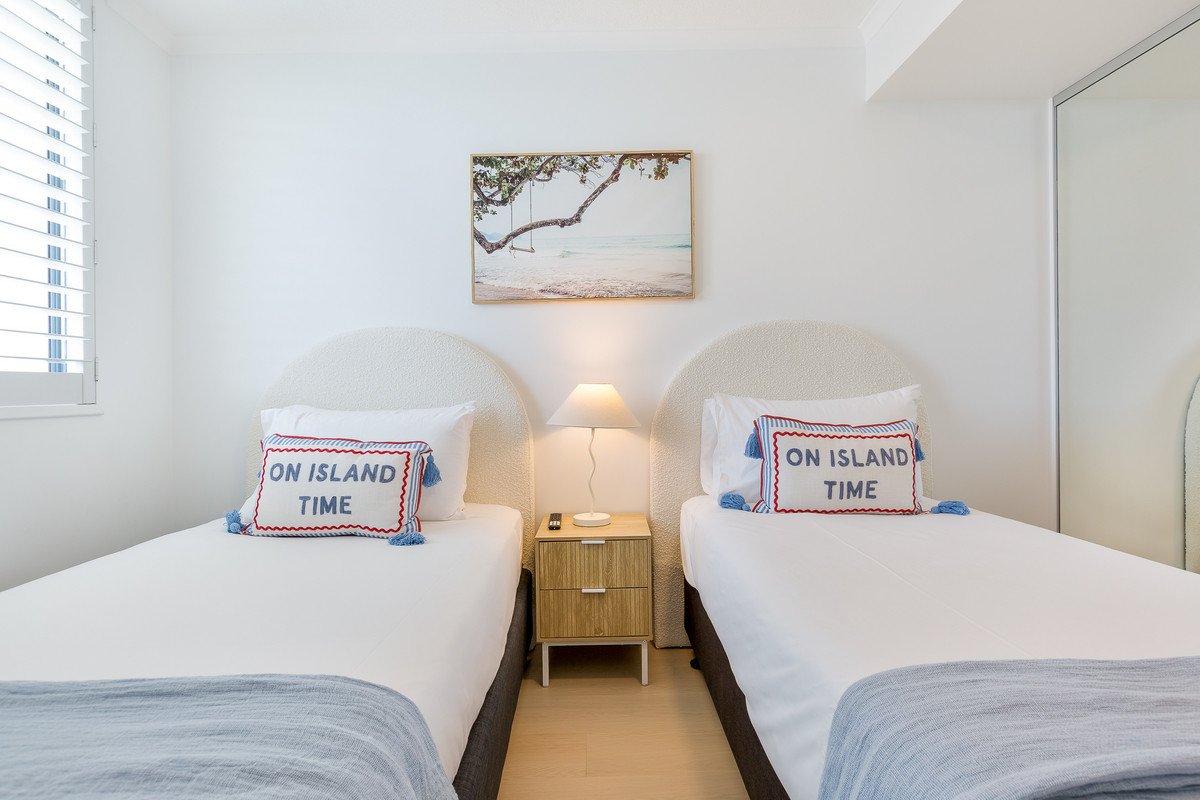 1140/1 Ocean Street BURLEIGH HEADS 24