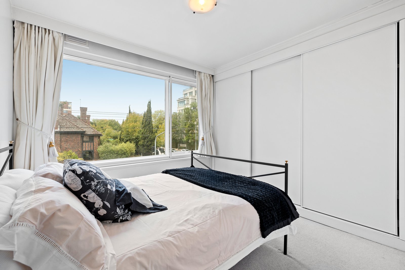 Gallery: 11/403 Toorak Road