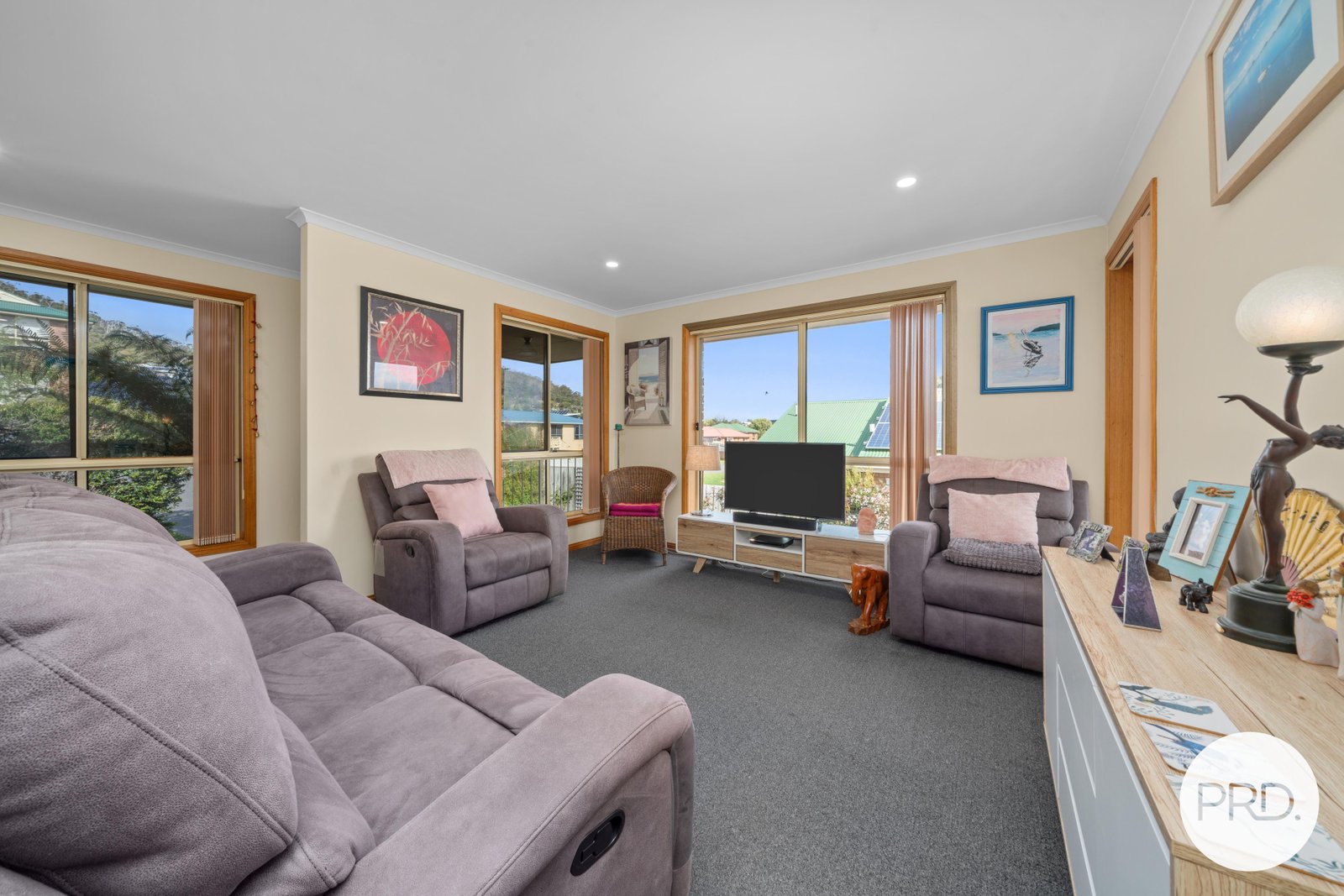 1/141 Oakdowns Parade OAKDOWNS 2