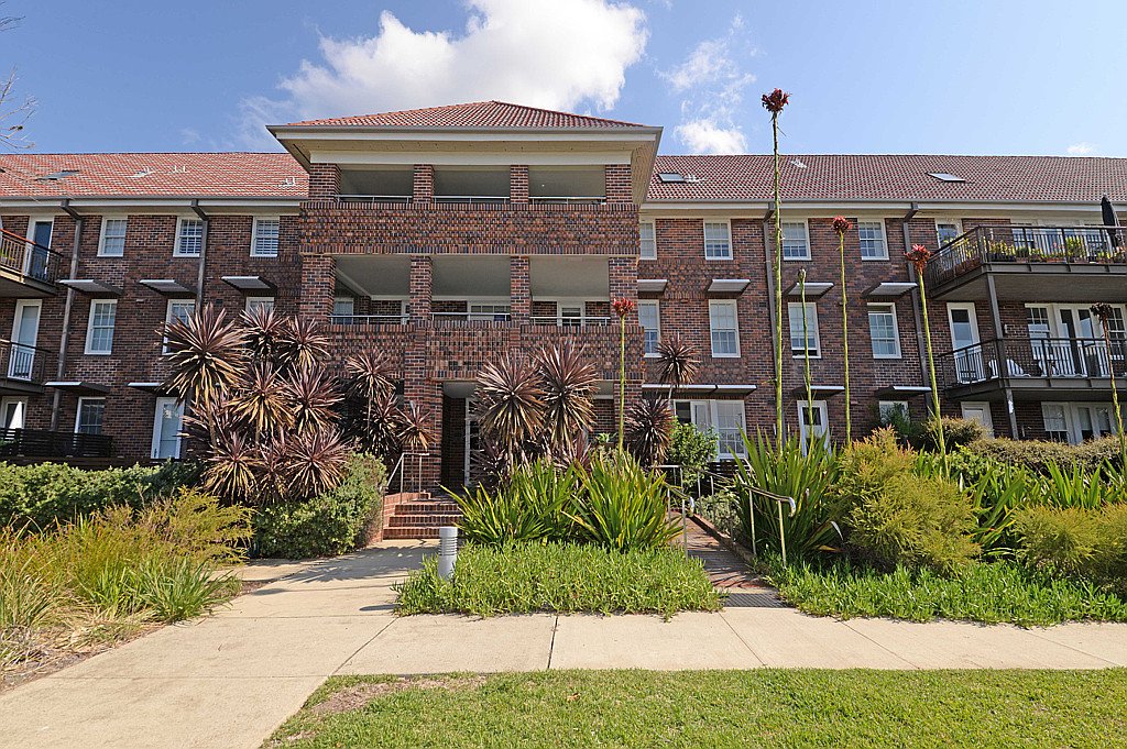 114/1 Pavilion Drive LITTLE BAY 18