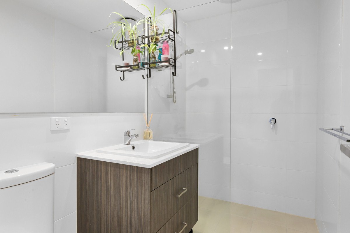 114/1930 Gold Coast Highway Miami 18