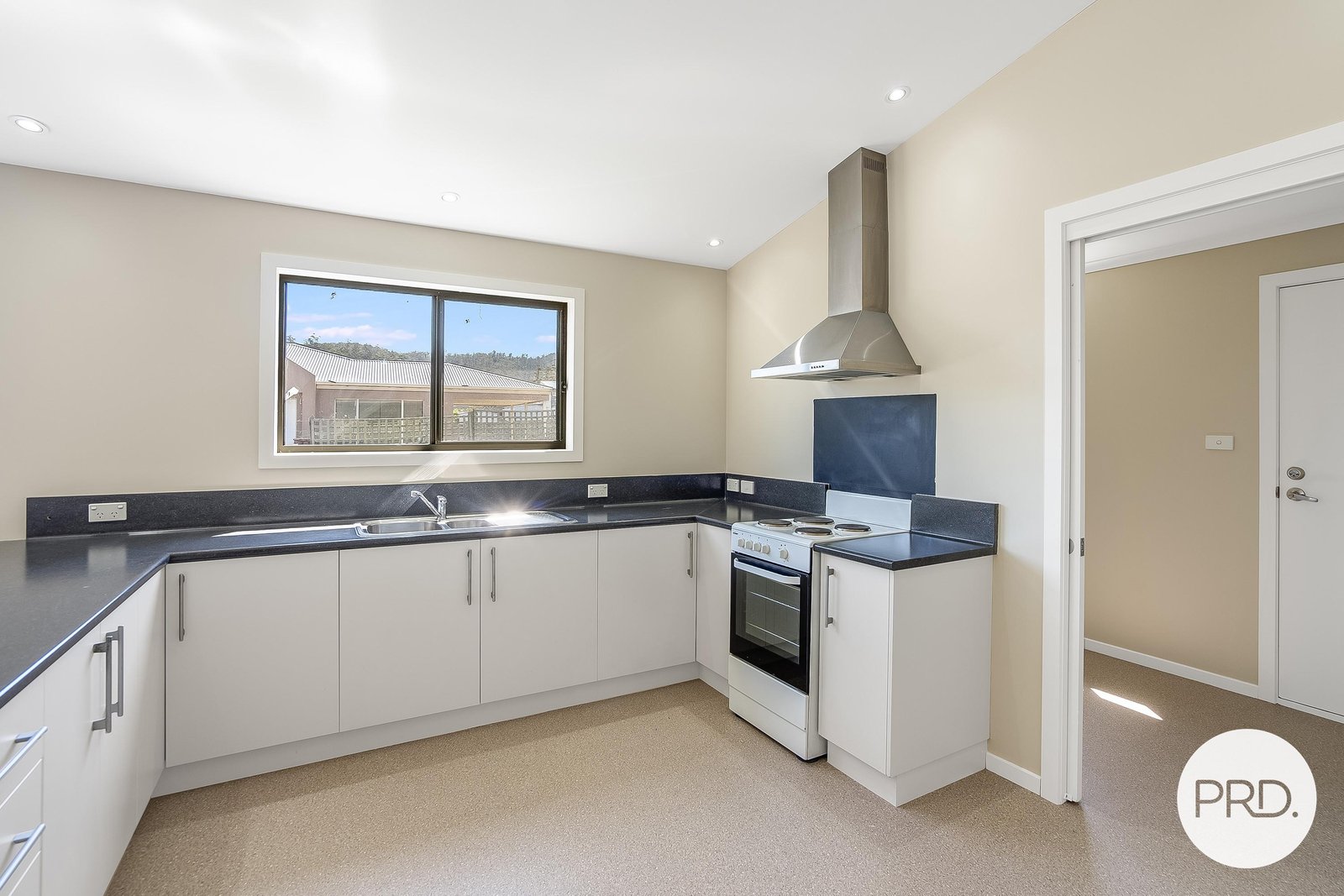 1/142 Rockingham Drive CLARENDON VALE 1