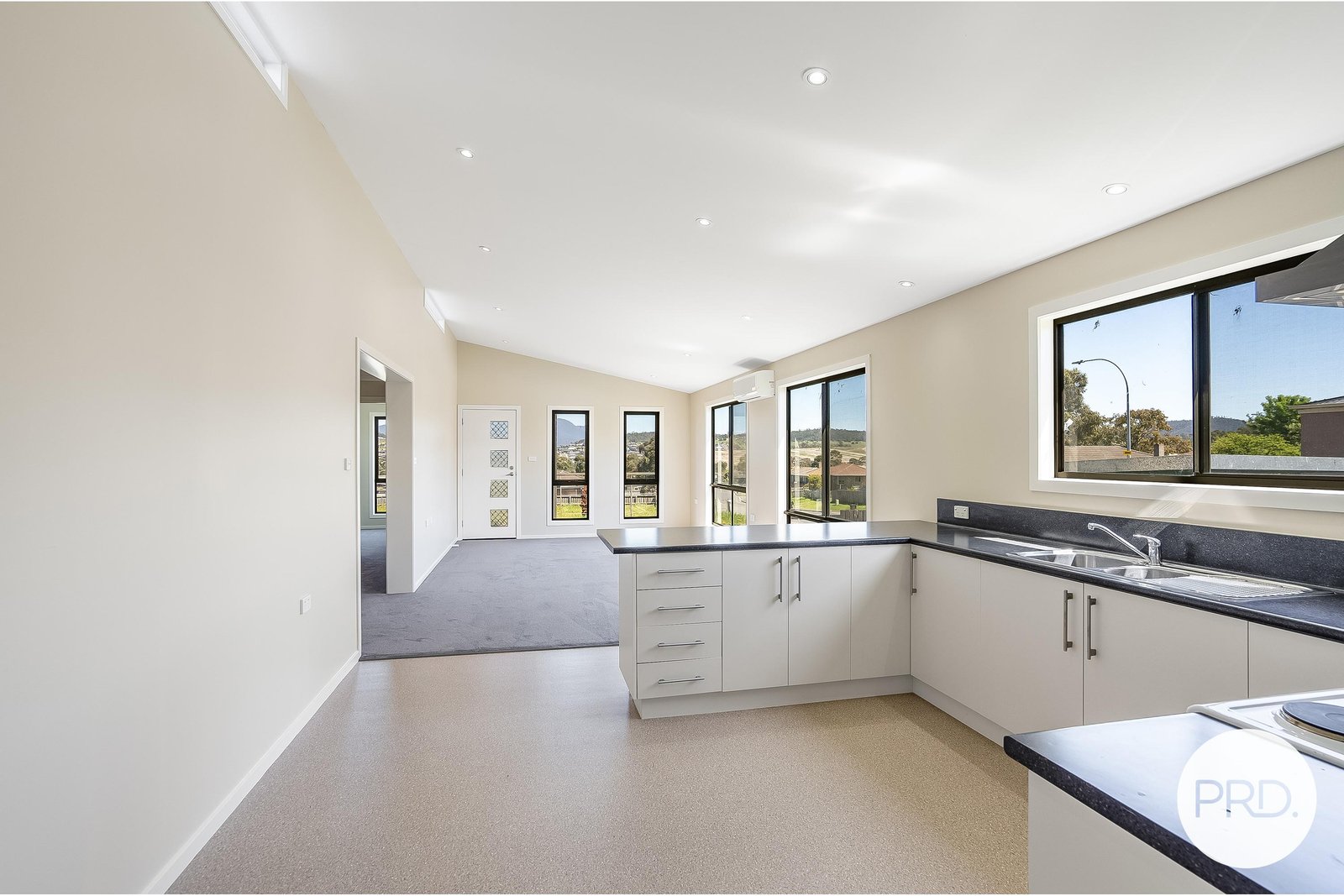 1/142 Rockingham Drive CLARENDON VALE 3