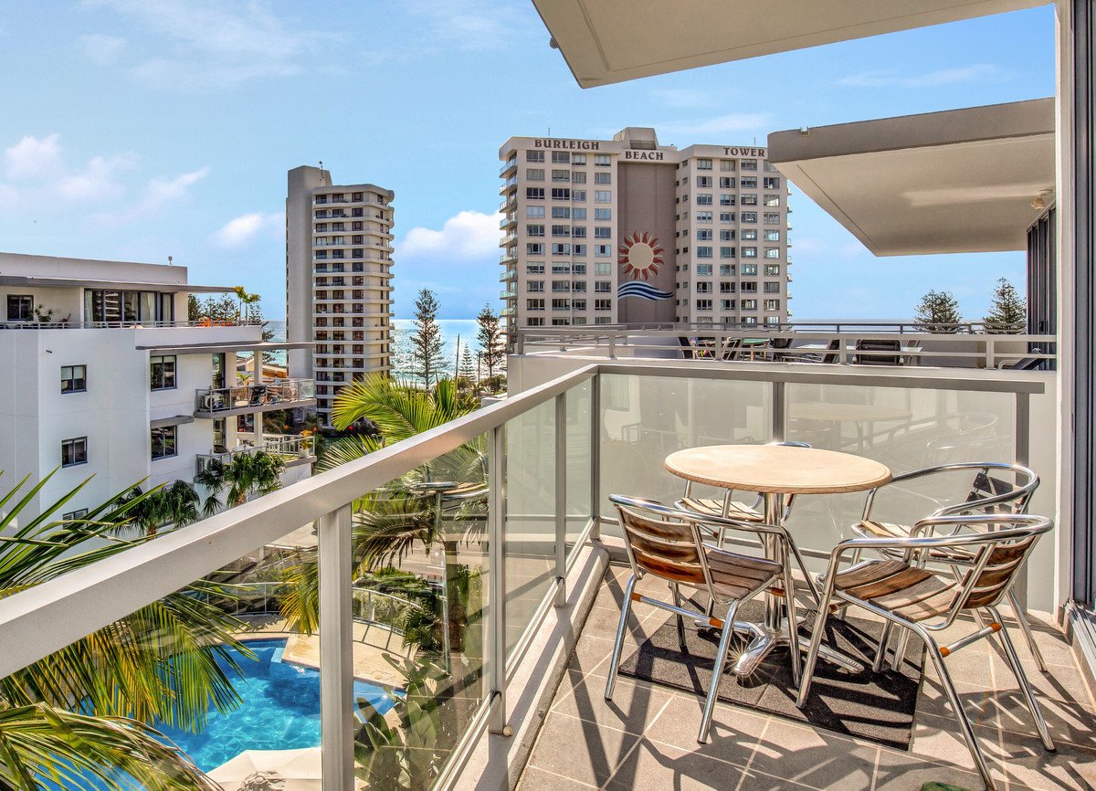 1142/1 Ocean Street BURLEIGH HEADS 2
