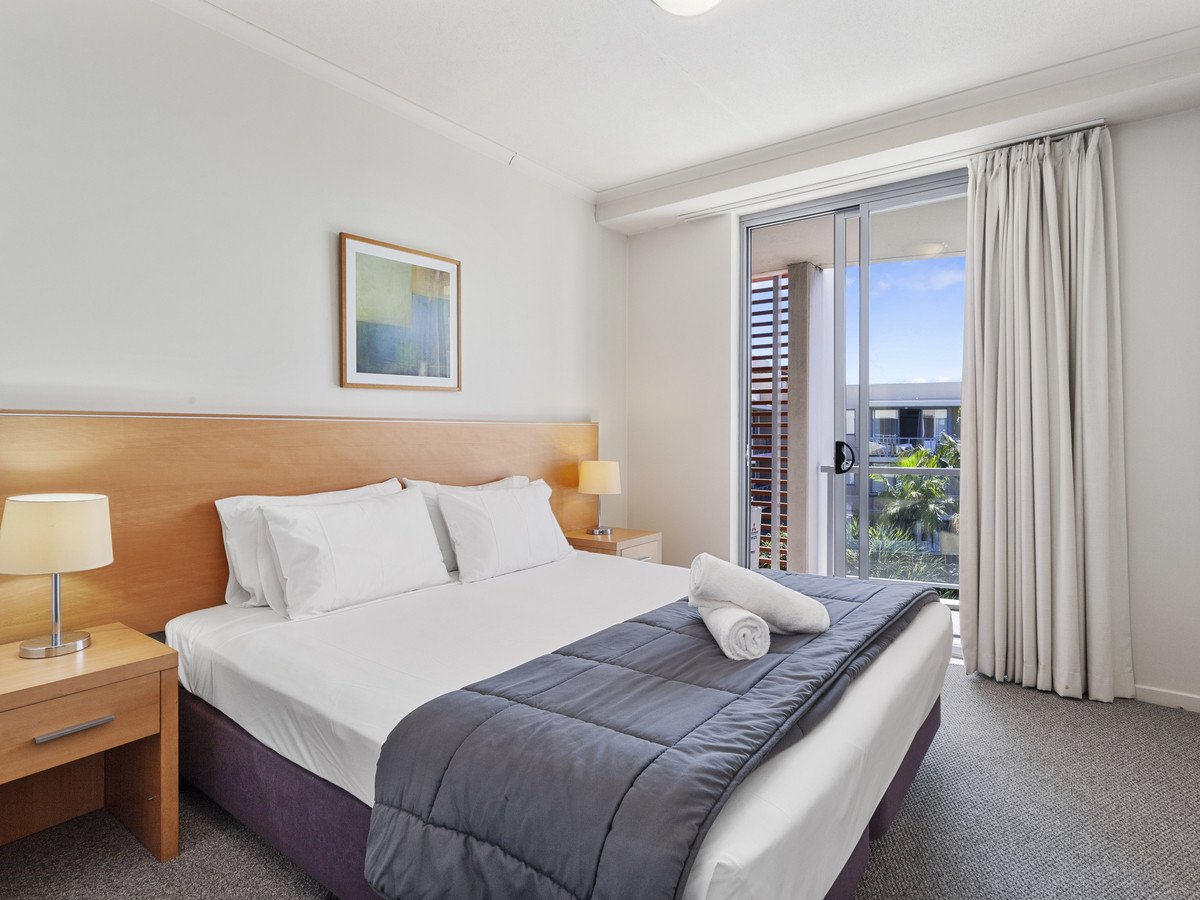 1142/1 Ocean Street BURLEIGH HEADS 9