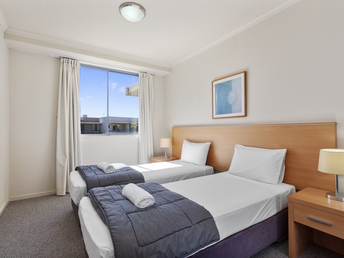 1142/1 Ocean Street BURLEIGH HEADS 11