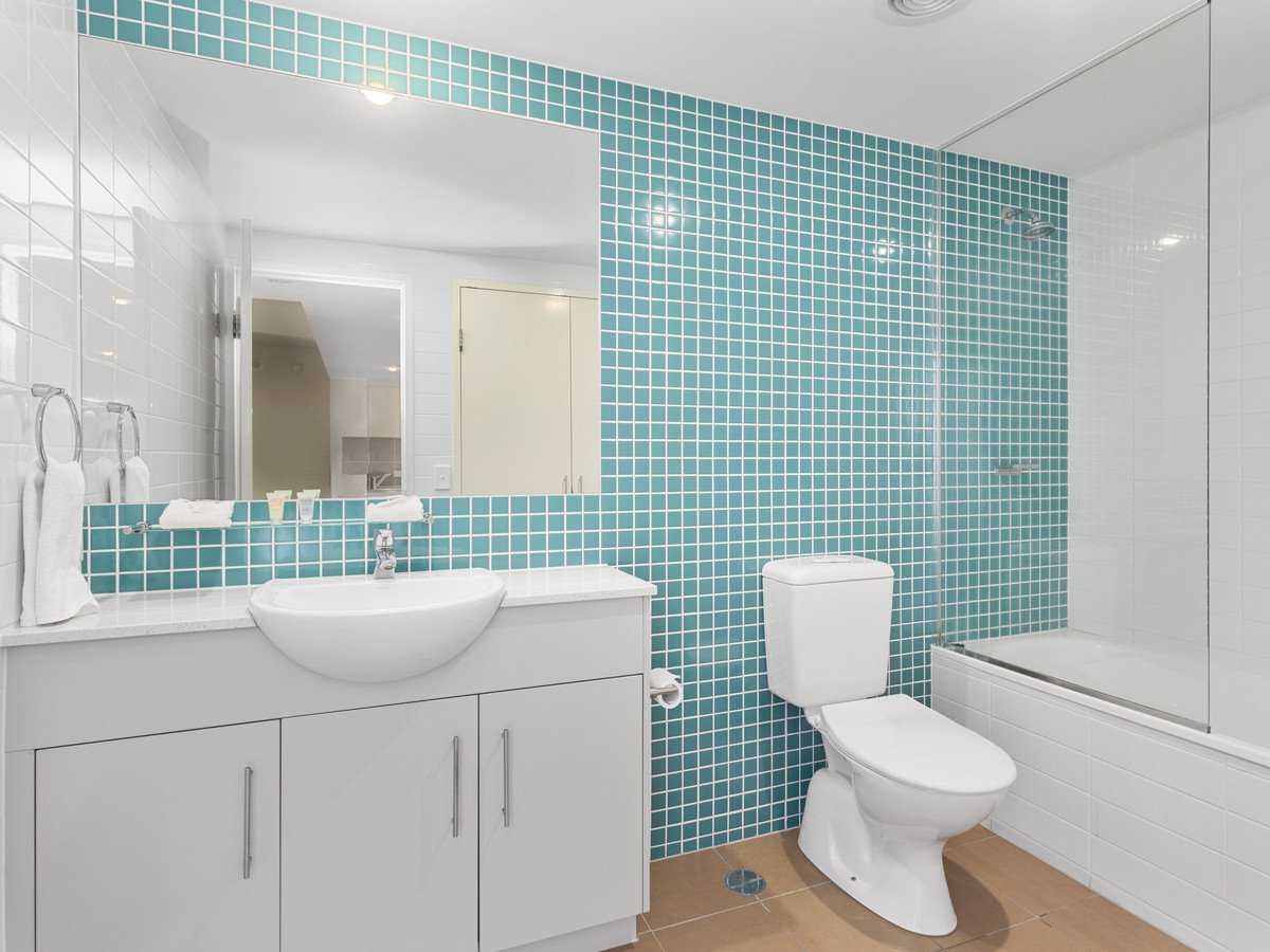 1142/1 Ocean Street BURLEIGH HEADS 12