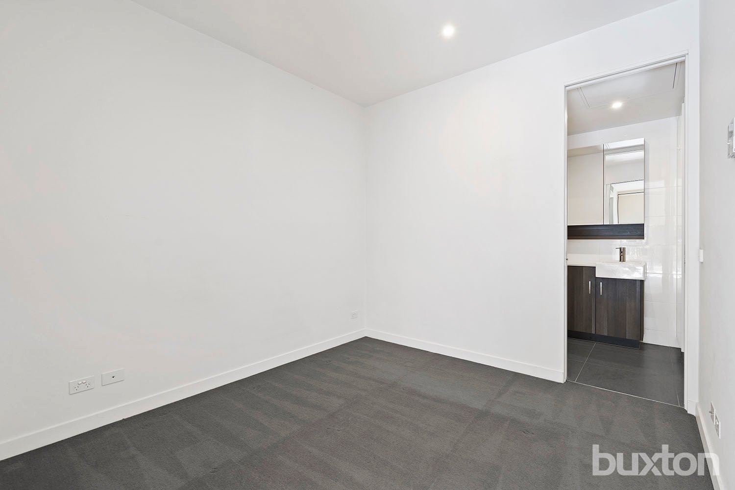 Gallery: 114/222 Bay Road