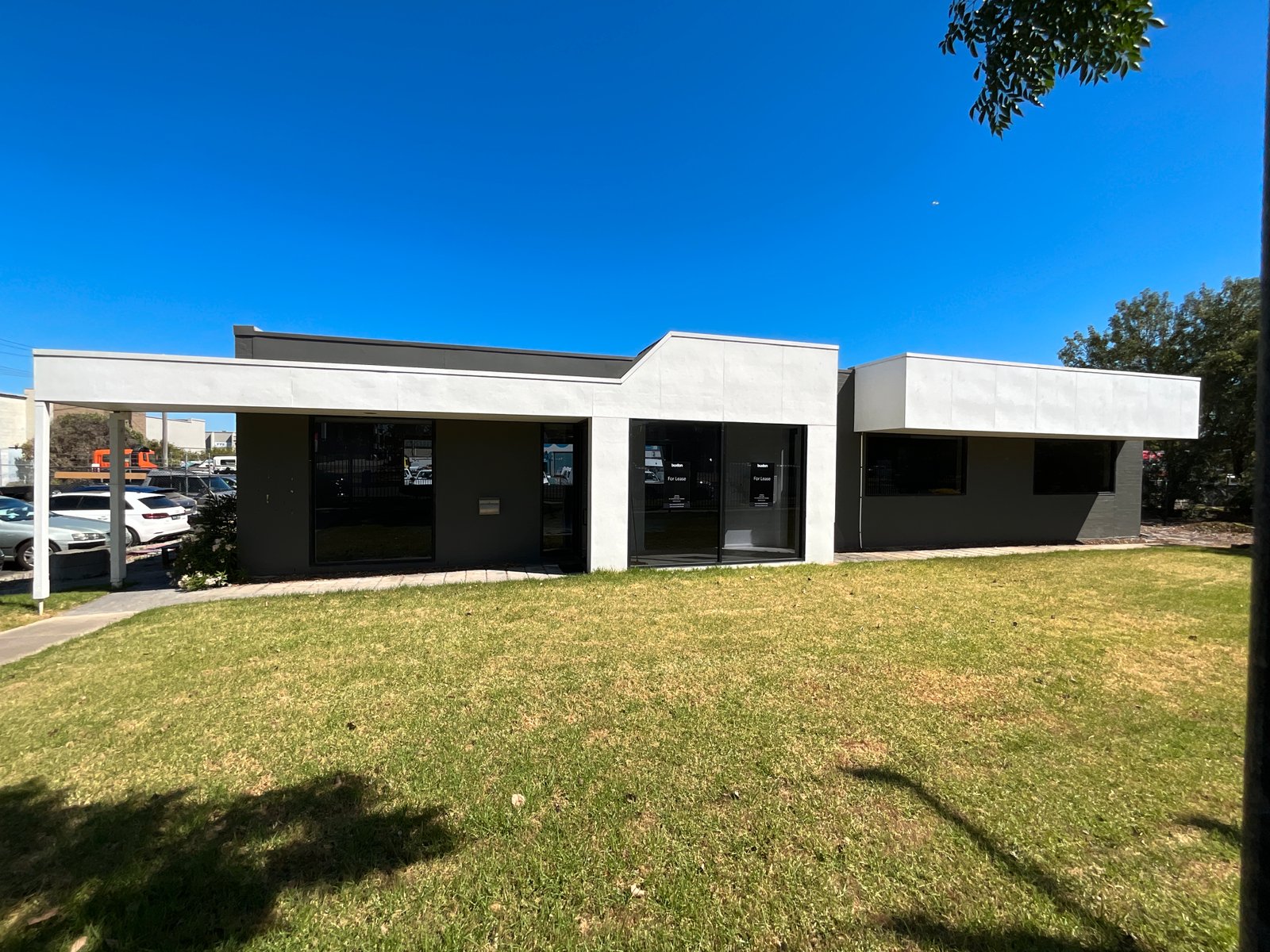 Photos: 1/144 Cochranes Road