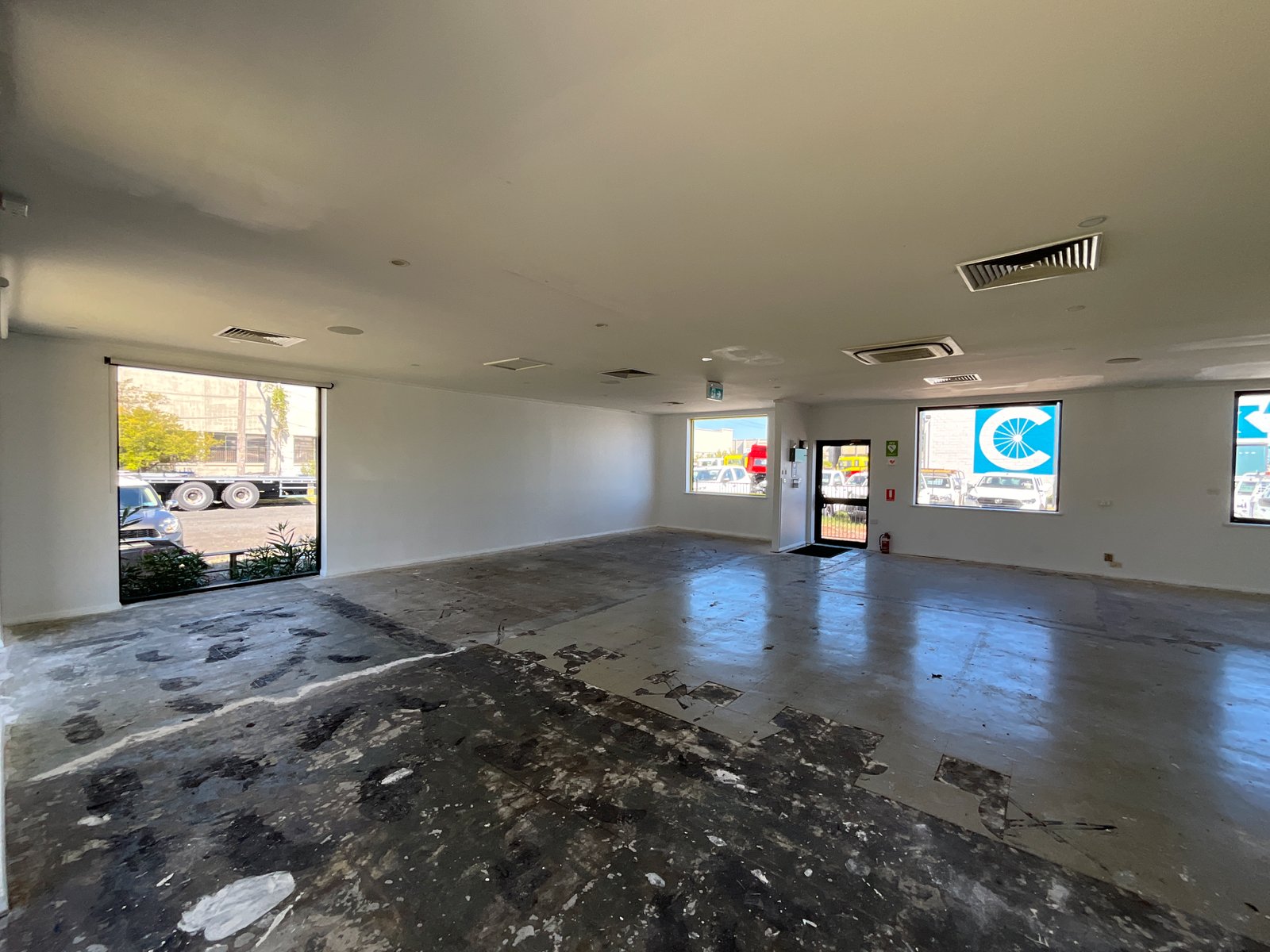 Gallery: 1/144 Cochranes Road