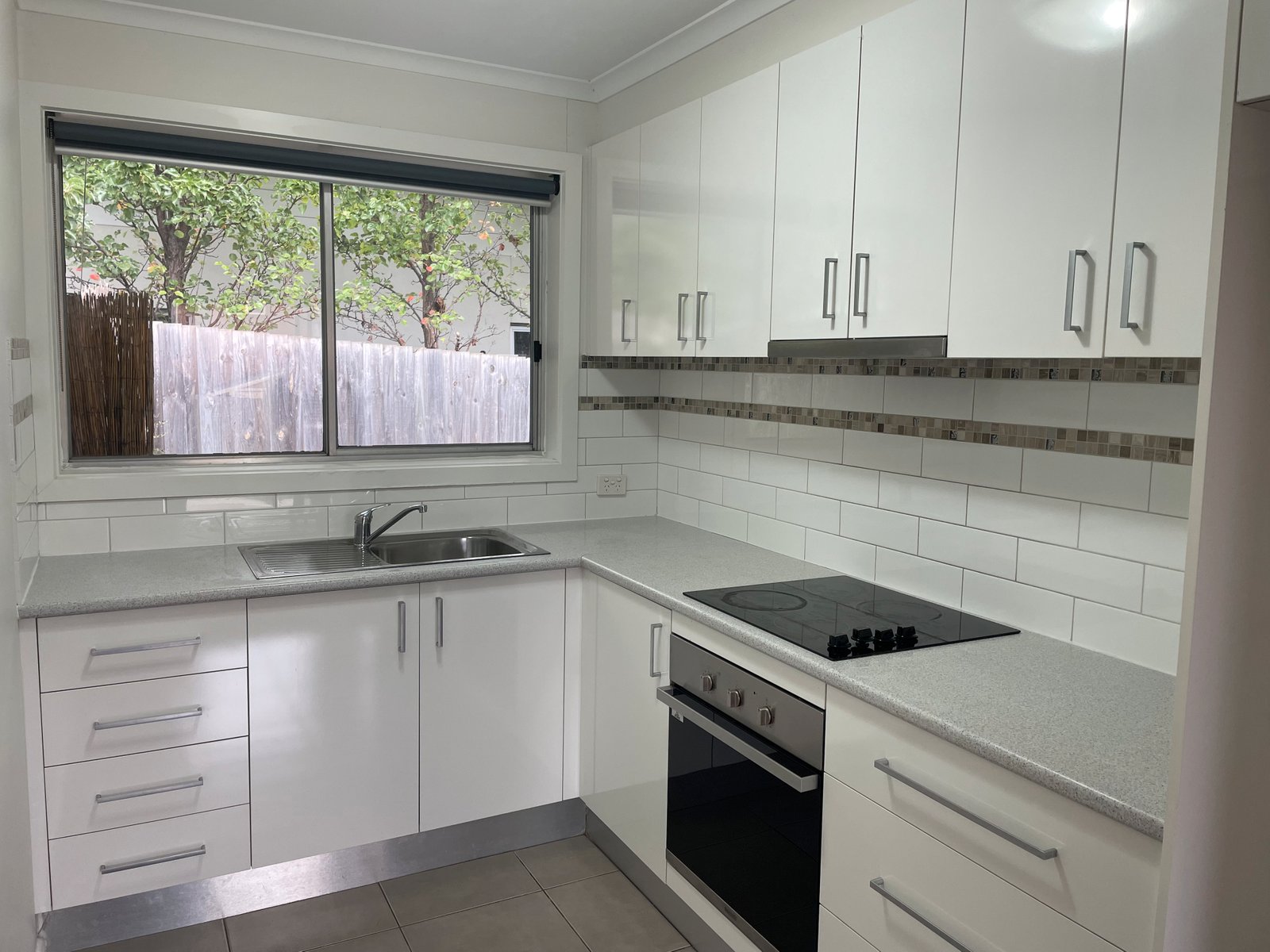 Gallery: 1/145 Barrabool Road