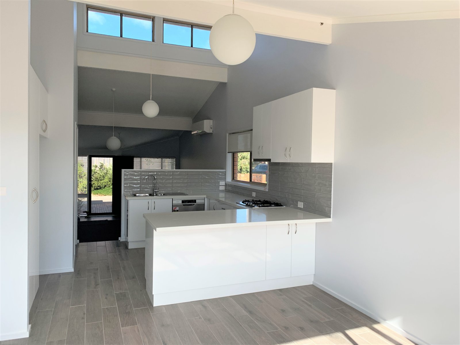 Gallery: 1/145 South Valley Road