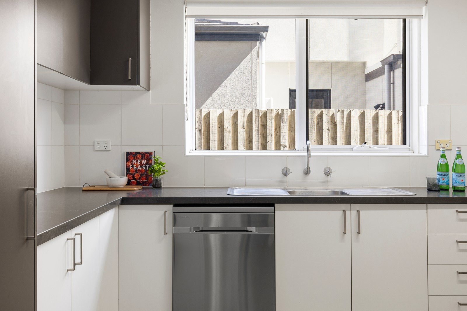 Gallery: 1/145a Hotham Street