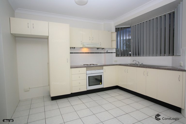 1/148 Stafford Road GORDON PARK 4