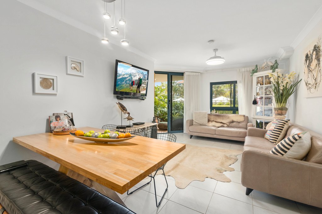 115-117/99 Griffith Street COOLANGATTA 3