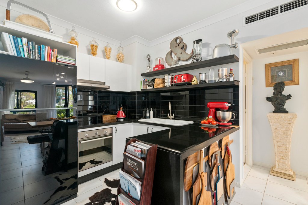 115-117/99 Griffith Street COOLANGATTA 4