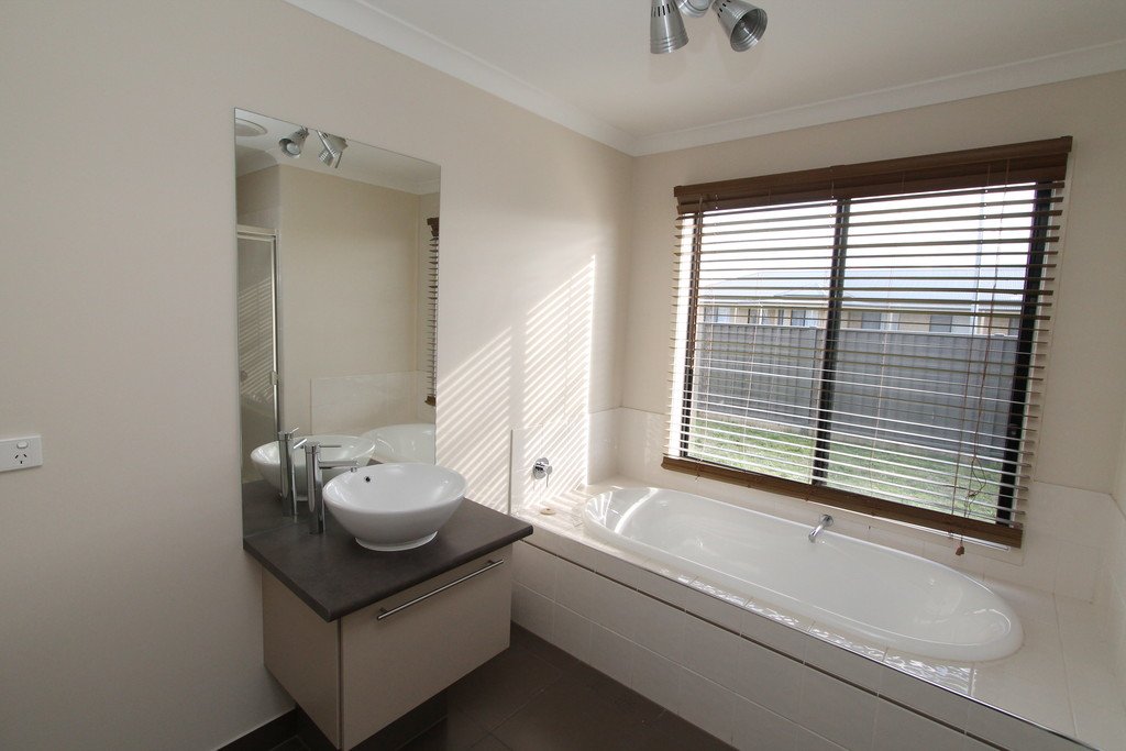 115 Alfredton Drive ALFREDTON 9