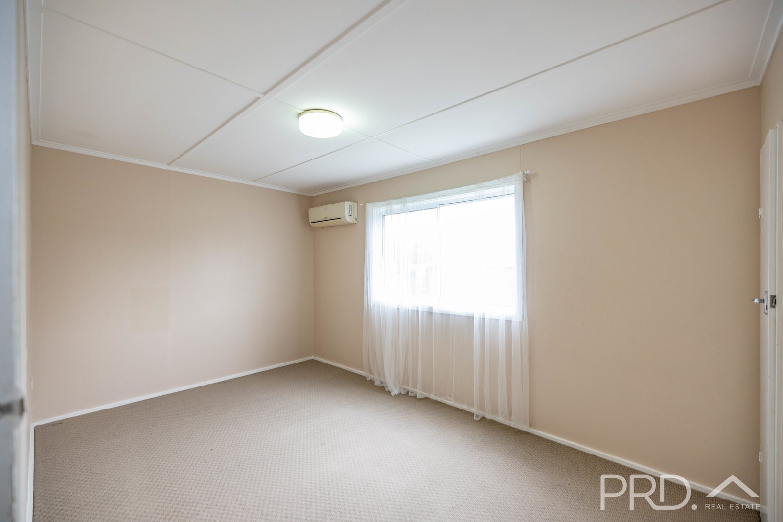 115 Broughton Street TUMUT 9