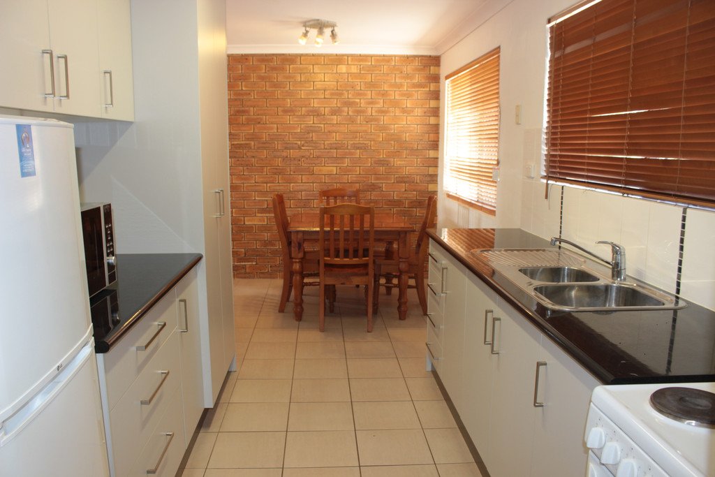 1/15 Carinya Drive CLINTON 3