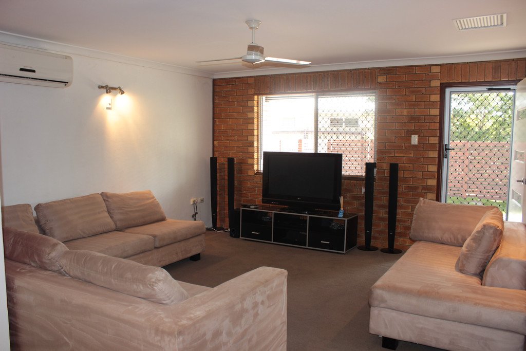 1/15 Carinya Drive CLINTON 4