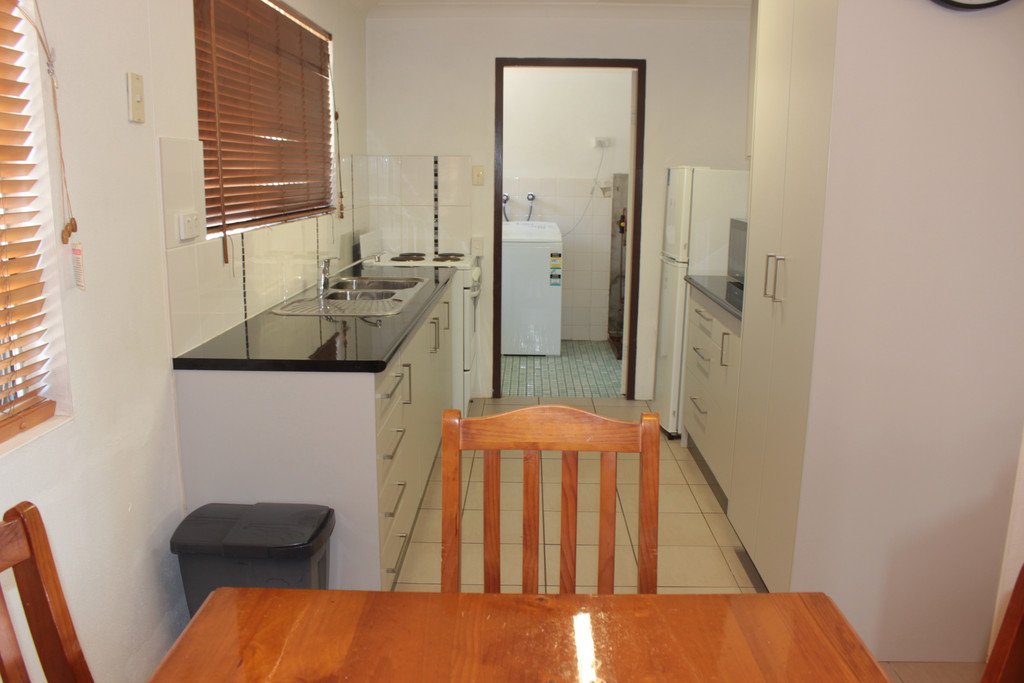 1/15 Carinya Drive CLINTON 10