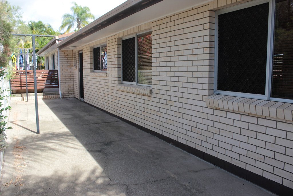 1/15 Carinya Drive CLINTON 12