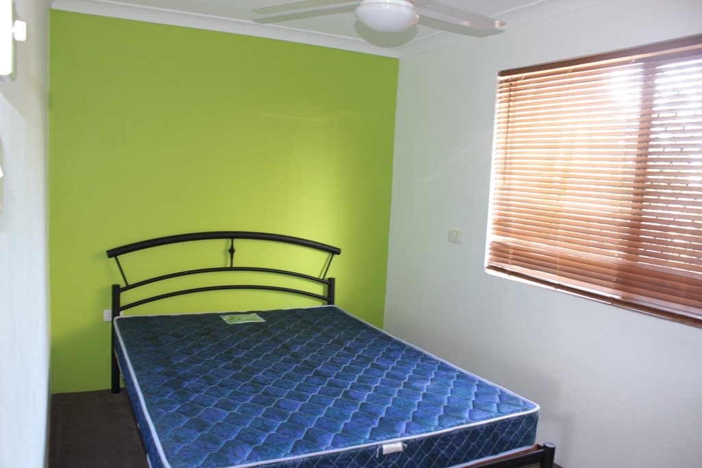 1/15 Carinya Drive CLINTON 9