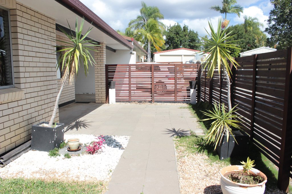 1/15 Carinya Drive CLINTON 13