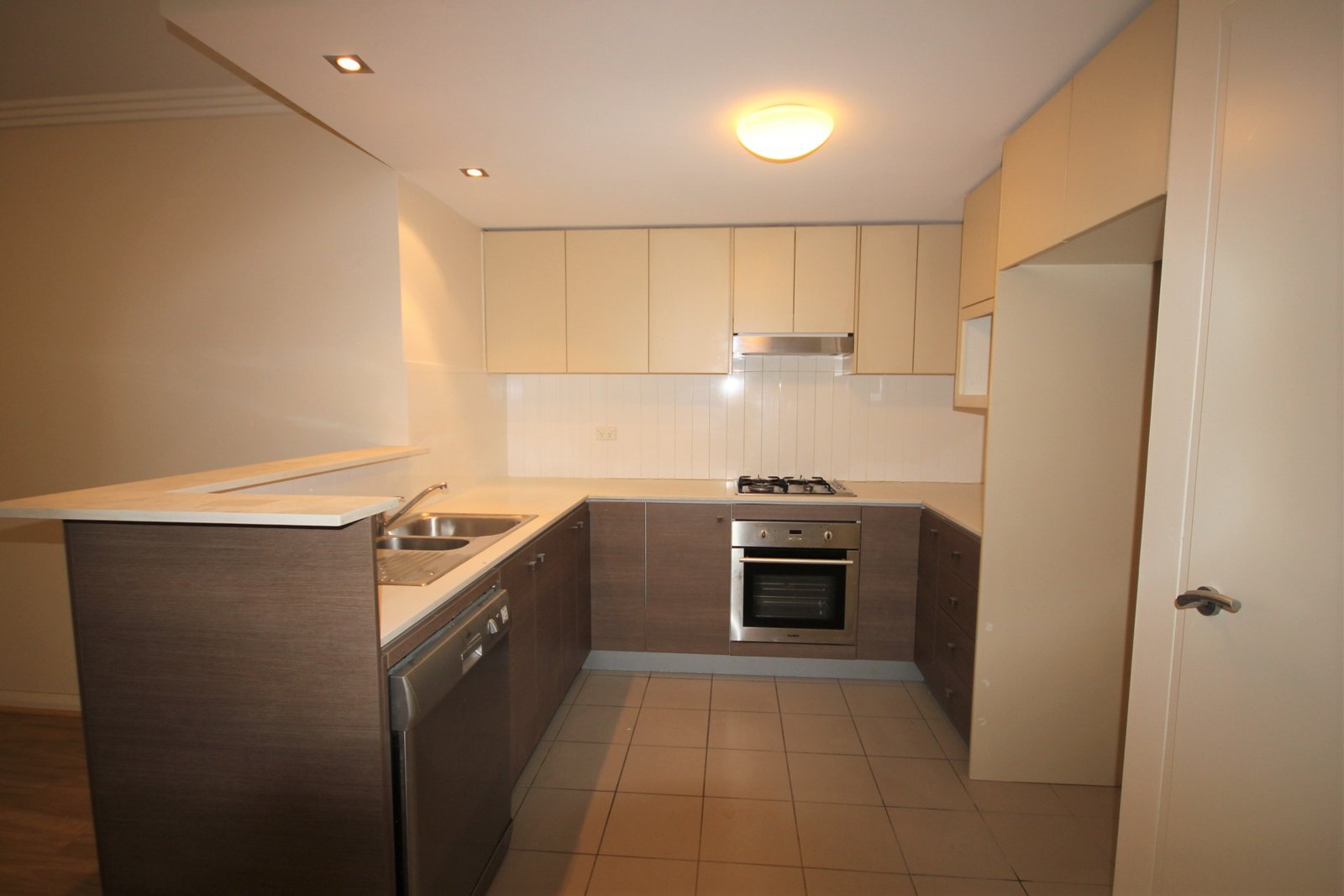 11/5 Carousel Close CROMER 3