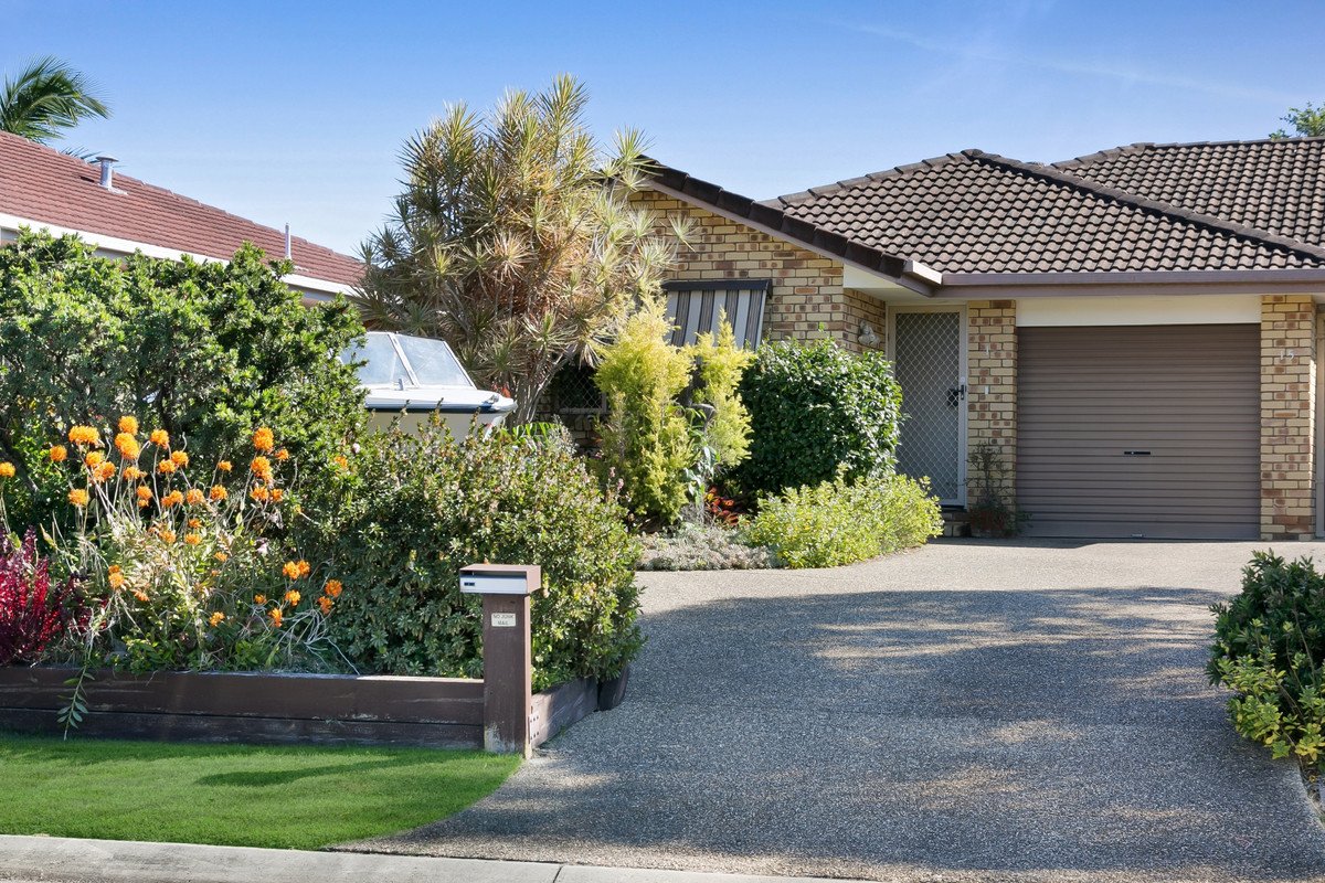 1/15 Elwood Court Burleigh Waters 2