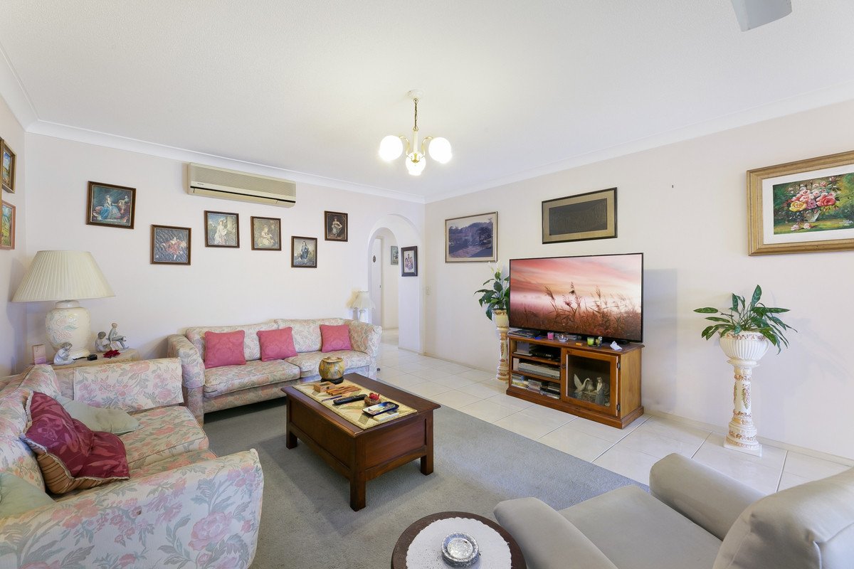 1/15 Elwood Court Burleigh Waters 4