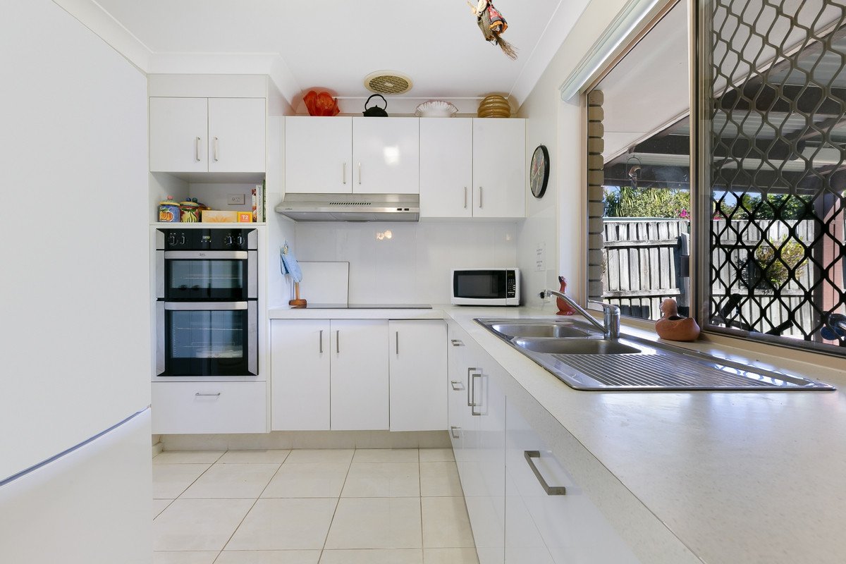 1/15 Elwood Court Burleigh Waters 6