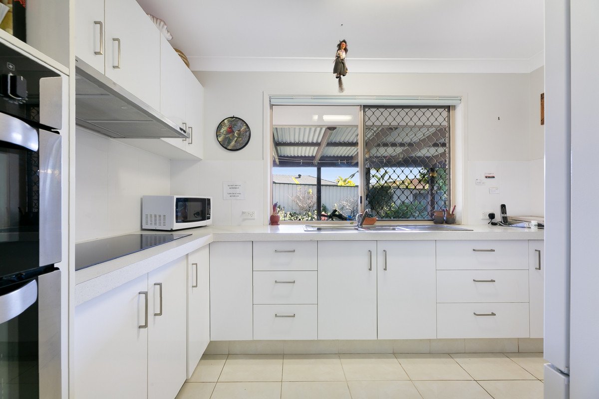 1/15 Elwood Court Burleigh Waters 7