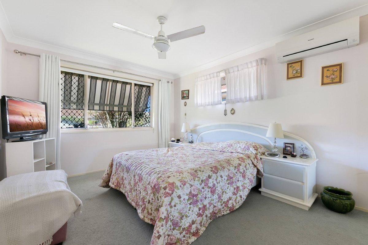1/15 Elwood Court Burleigh Waters 8