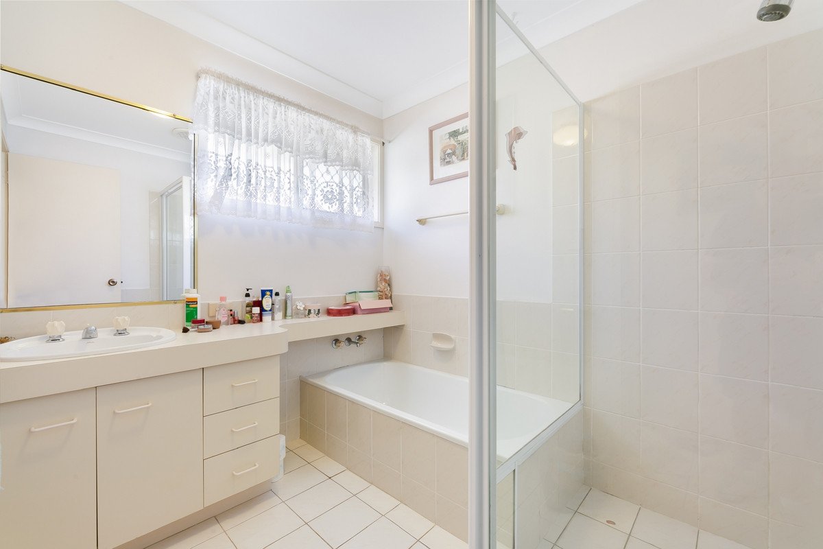 1/15 Elwood Court Burleigh Waters 9