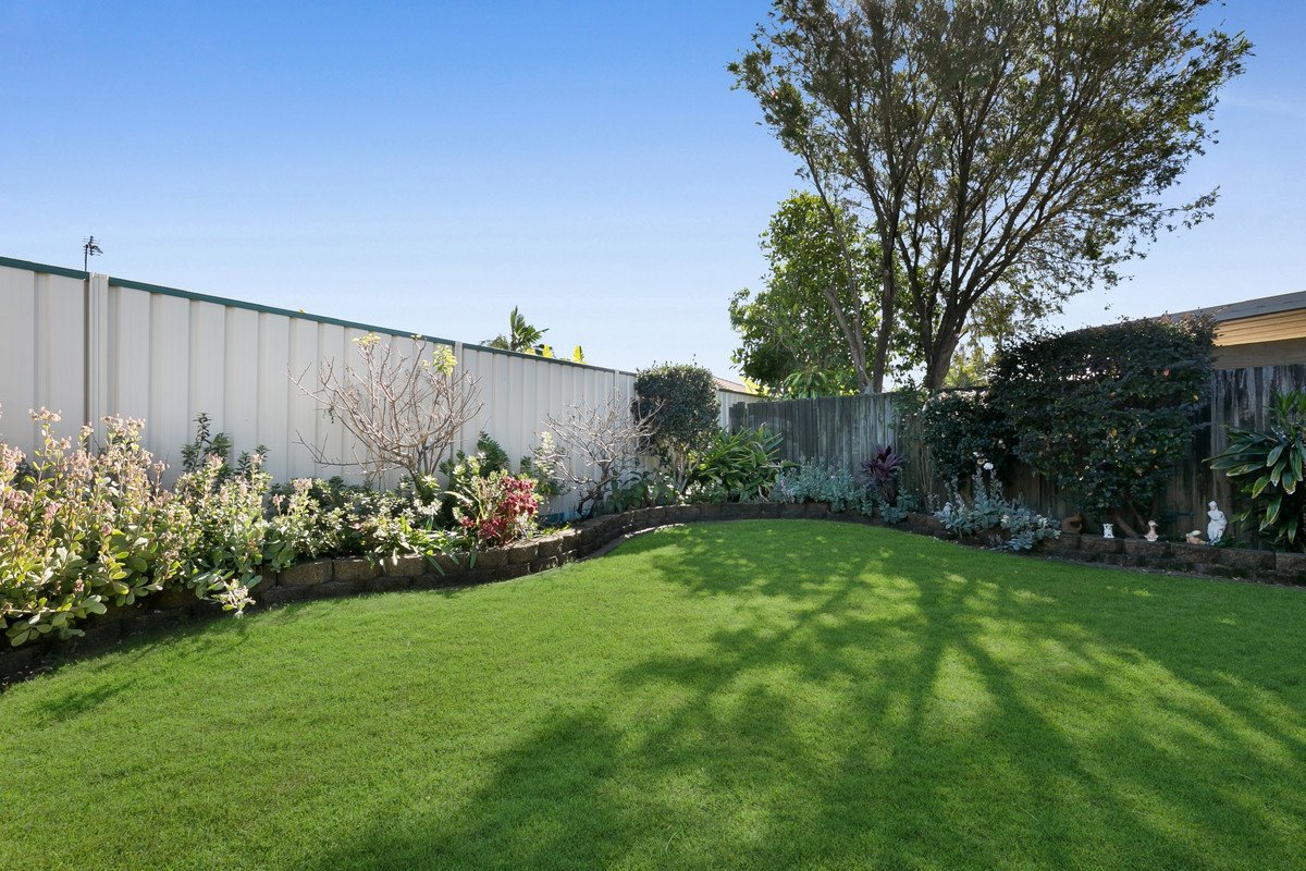 1/15 Elwood Court Burleigh Waters 12